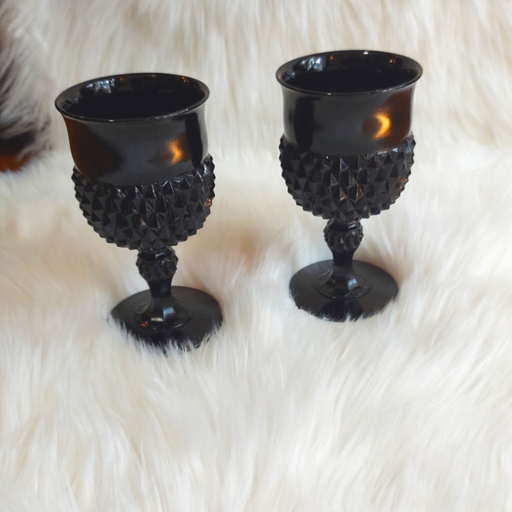 Vintage black amethyst wine glass pair
